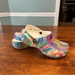 Crocs tie dye multicolor pink blue purple yellow clog sandal shoe size J2